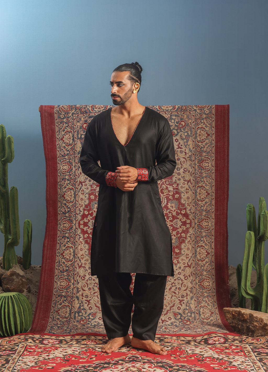 Kiongozi Noir Men Kurta Set