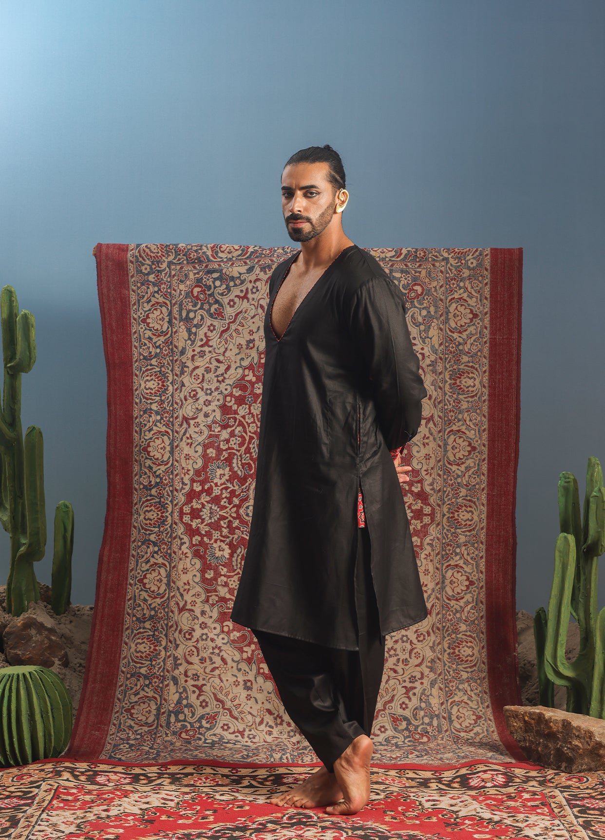 Kiongozi Noir Men Kurta Set