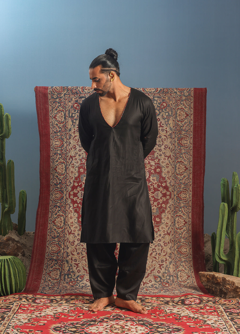 Kiongozi Noir Men Kurta Set