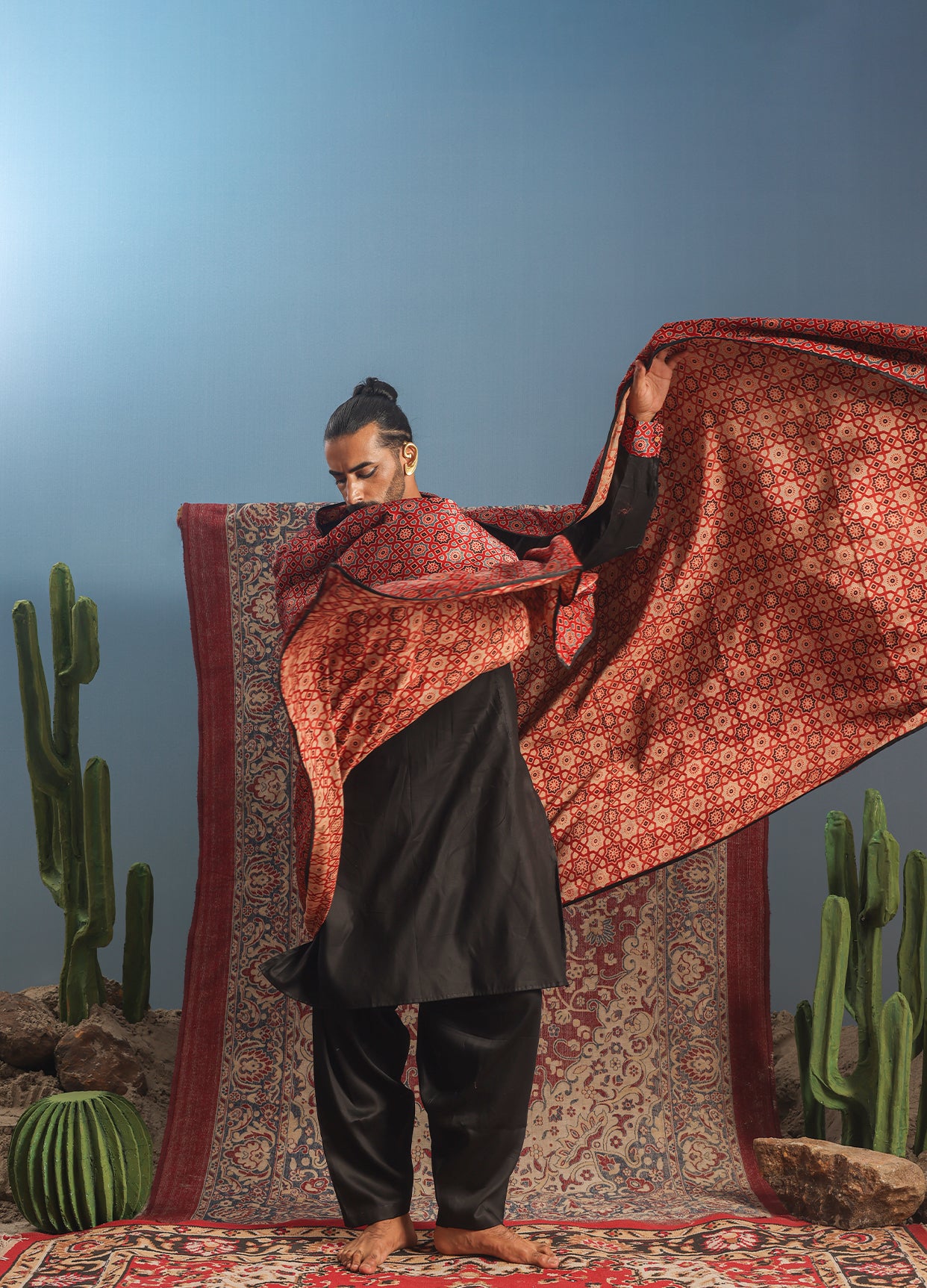 Kiongozi Noir Men Kurta Set
